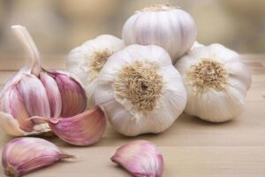 Cómo Mantener la Presión Estable con Este Alimento: Ajo Crudo