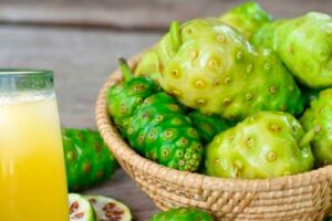 El Detox Ideal para el Sistema Endocrino: Jugo de Noni