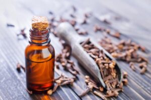 El Antiinflamatorio Natural para las Encías Sensibles: Aceite de Clavo Orgánico