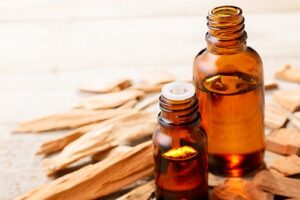 El Secreto para Mantener una Piel Libre de Manchas: Aceite de Sándalo