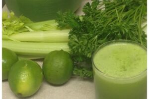 El Detox Perfecto para el Sistema Digestivo: Jugo de Apio con Limón