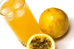 Cómo Combatir el Insomnio por Jet Lag: Jugo de Maracuyá Fresco