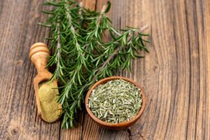 Cómo Mejorar la Circulación Sanguínea de Forma Natural: Infusión de Romero Fresco