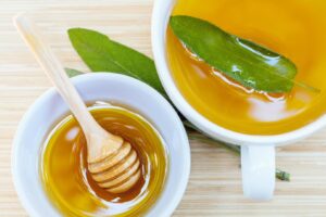 Cómo Aliviar el Dolor de Garganta Grave: Infusión de Salvia con Miel